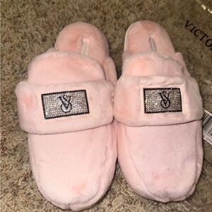 Sexy 🩷 Victoria’s Secret size medium sexy shiny diamond studded slippers sz med